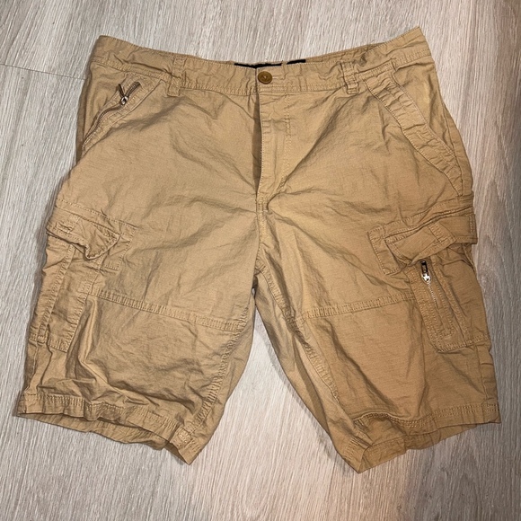 Ecko Unltd. Other - Mens size 36 ecko unltd khaki cargo shorts